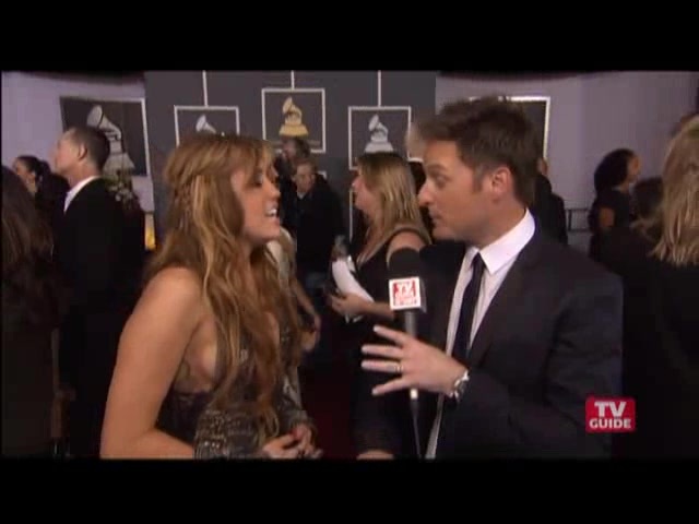 Grammys 2011- Miley Cyrus 139 - 0-0Grammys 2011