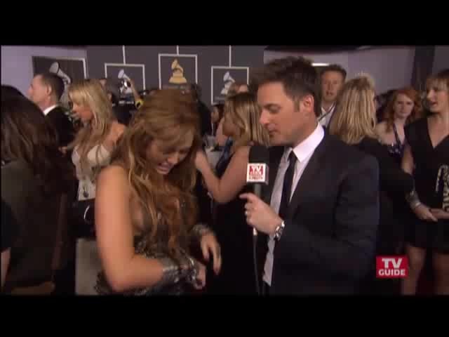 Grammys 2011- Miley Cyrus 203