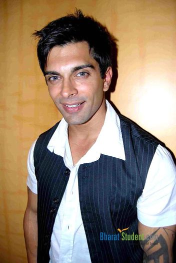 dilmilgayee_020 - DILL MILL GAYYE KARAN SINGH GROVER AKA DR ARMAAN MALLIK PICTURE GALLERY