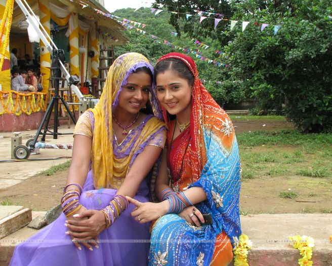 33247-a-still-image-of-sadhna-and-ragini8