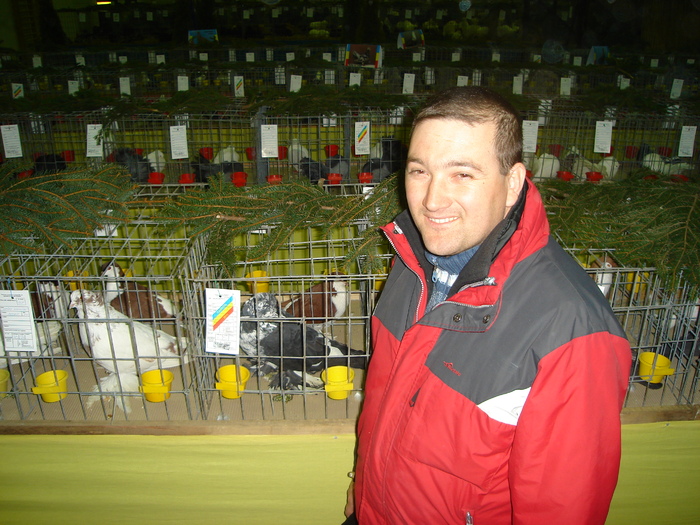 Expo. Brasov Feb. 2011; Alexandru  Carjac si uriasul maghiar ( campion )
