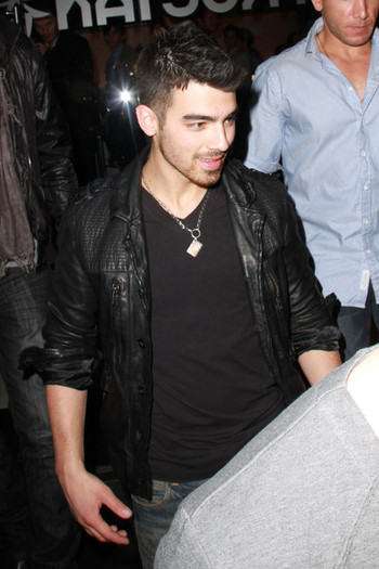 Joe+Jonas+Celebs+at+Katsuya+h05M4DxTT7Jl