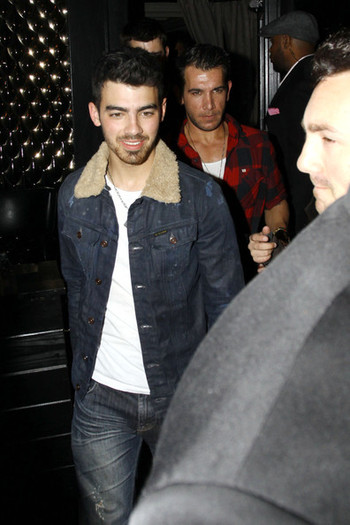 Joe+Jonas+Joe+Jonas+Leaves+Trousdale+HvN0380dtTHl