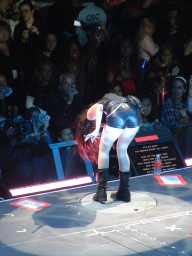 Miley-Cyrus-concert-indianapolis-12-520x693