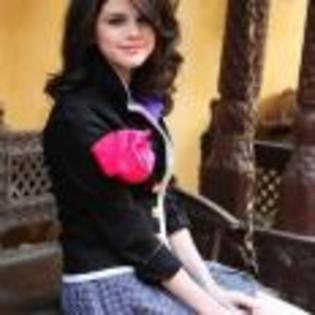 Selena_Gomez_1252602325_3