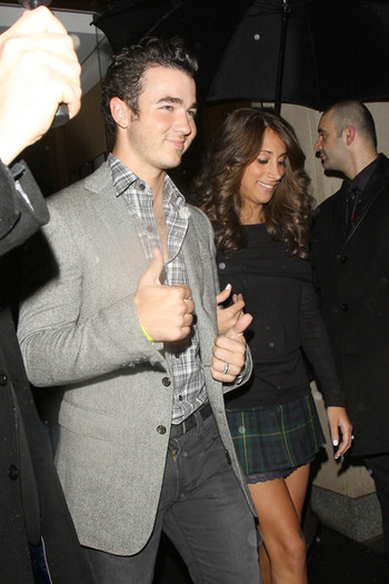 Kevin+Jonas+Kevin+Jonas+Danielle+Deleasa+London+G8luUWMkTizl