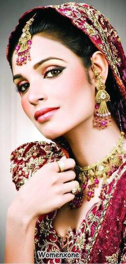 Bridal-makeup-and-jewelry-10