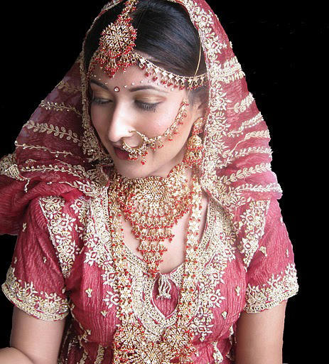 Indian-Bridal-Makeup-and-MAtching-Jewelry-Luxurious-look-10 - Podoabe indiene