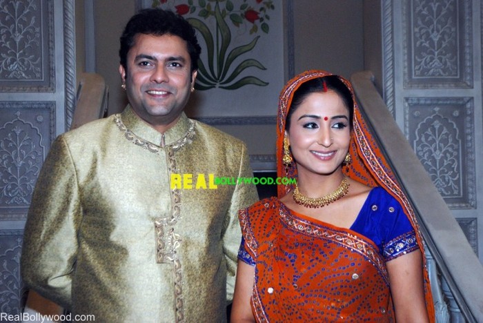 normal_Sanjeev_Seth_and_Lata_Sabharwa