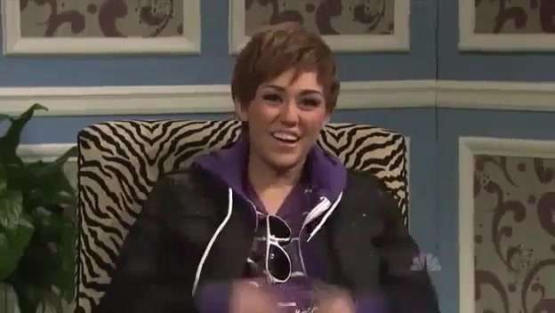 Miley Cyrus  as Justin Bieber  SNL 0741 - 0-0 Miley Cyrus as Justin Bieber  SNL