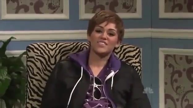 Miley Cyrus  as Justin Bieber  SNL 0752