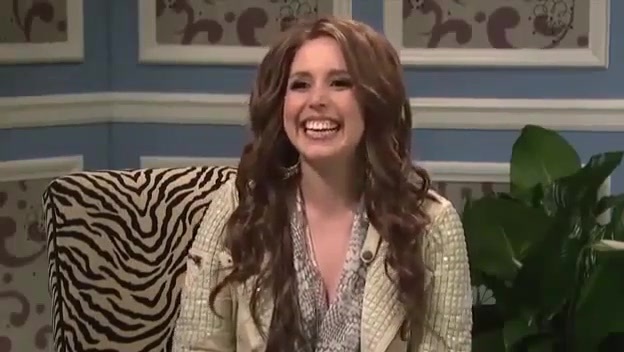 Miley Cyrus  as Justin Bieber  SNL 1033