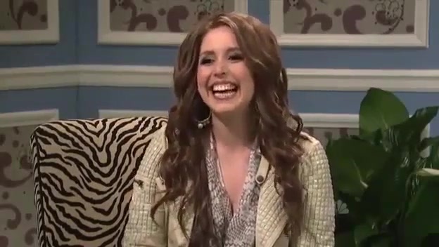 Miley Cyrus  as Justin Bieber  SNL 1035