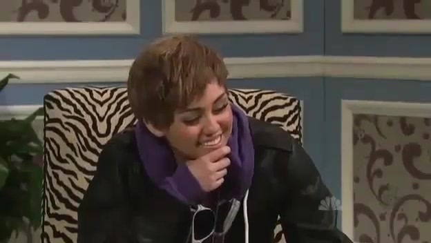 Miley Cyrus  as Justin Bieber  SNL 1067