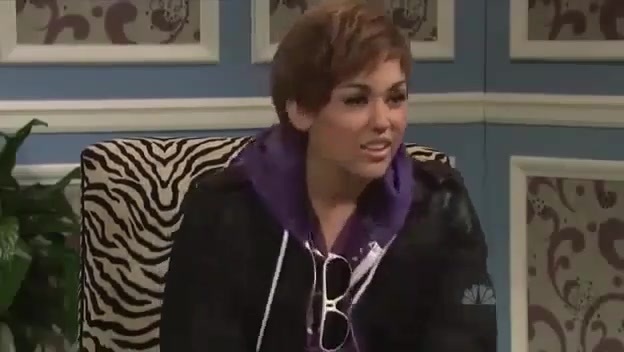 Miley Cyrus  as Justin Bieber  SNL 0864 - 0-0 Miley Cyrus as Justin Bieber  SNL