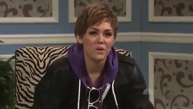 Miley Cyrus  as Justin Bieber  SNL 0913 - 0-0 Miley Cyrus as Justin Bieber  SNL