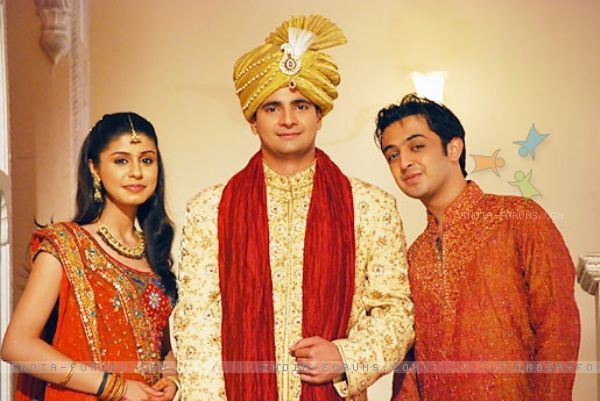 32594-naitik-rashmi-and-mohit-in-yrkkh