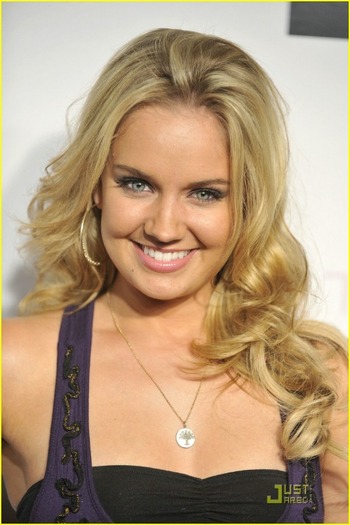 tiffany-thornton-selena-party-01