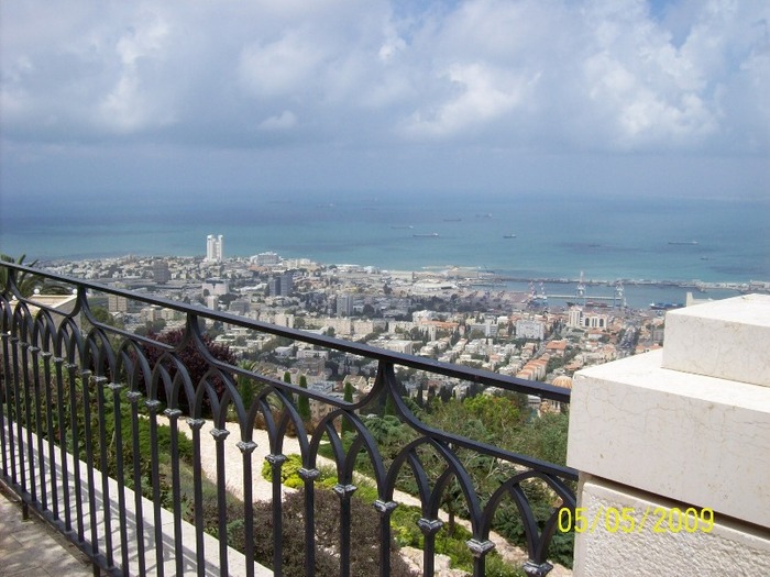 VEDERE A ORASULUI HAIFA DE PE COLINA ... - HAIFA ISRAEL CENTRU UNIVERSITAR ECONOMIC SI PORTUAR