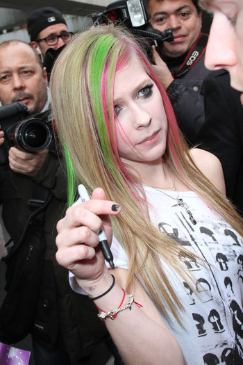 Avril Lavigne Avril Lavigne Arriving NRJ Radio 6MG6uqyhP9Dl - Avril Lavigne Arriving At NRJ Radio In