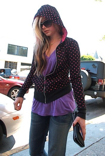 Avril Lavigne Out Hollywood 9GvH41tDp4Sl - Avril lavigne out and about in hollywood