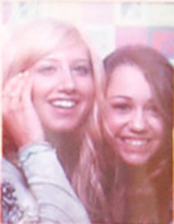 MHQRKCADENGVYNXFIMP - ASHLEY AND MILEY PHOTOBOOTH 2007 - ashley tisdale si miley cyrus