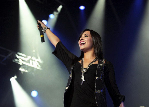 Demi Lovato Layered Necklaces Layered Beaded XPZ4dSj-1Zkl