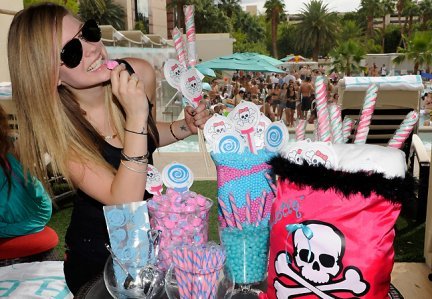 PartyinpiscinaperilcompleannodiAvrilLavigne