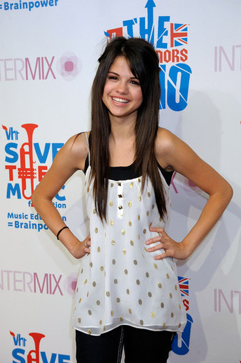 Selena+Gomez+Intermix+3rd+Annual+VH1+Rock+REWftXHOrxol - selena