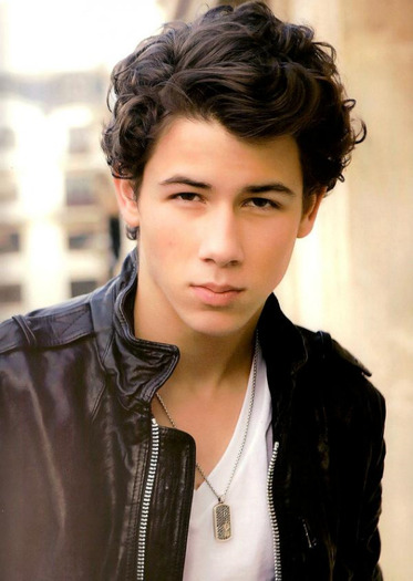 nick-jonas-tourbook-4_1; BRENDA PLEAK DIN CONCURS NE PARE RAU BRENDA.AI CEVA DE SPUS???
