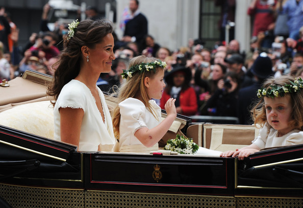 Royal+Wedding+Carriage+Procession+Buckingham+2_WtPuYF5f2l