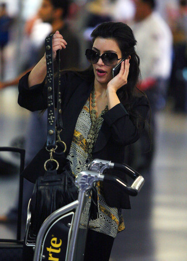 Kim+Kardashian+Novelty+Sunglasses+Oversized+XGfnQDs_slWl