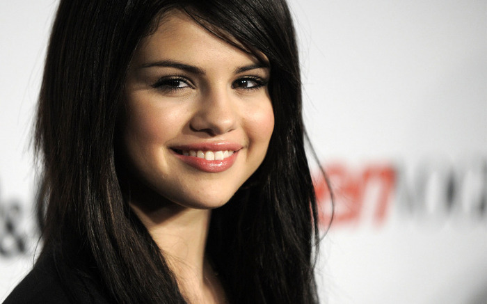 selena-gomez-3-wallpaper - a SELL 3