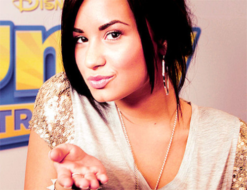 36936421_JHIXEYZBQ - xxDemi Lovatoxx