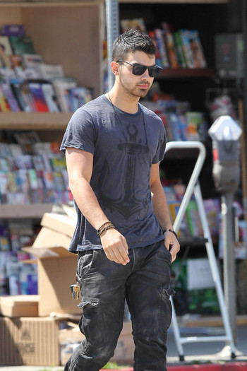 Joe+Jonas+Joe+Jonas+Kings+Road+Cafe+West+Hollywood+CoRNoR4C5udl