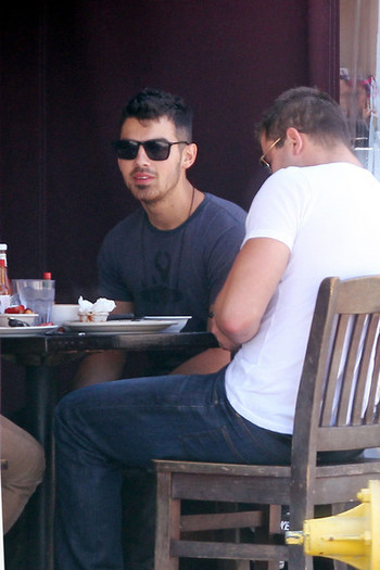 Joe+Jonas+Joe+Jonas+Kings+Road+Cafe+West+Hollywood+mN95X7hvDLWl