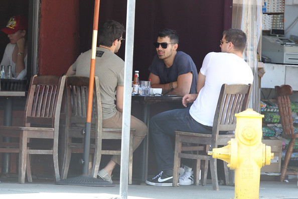 Joe+Jonas+Joe+Jonas+Kings+Road+Cafe+West+Hollywood+NwRVlAsDypjl