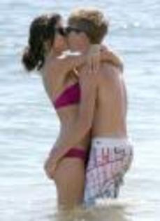 jelenakissinglove (5) - selena mary gomez