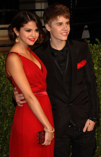 Selena+Gomez+2011+Vanity+Fair+Oscar+Party+UbgXQukpIDfl - selena gomez imagini inedite si rare