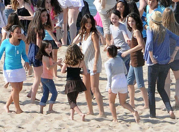 Selena+Gomez+Selena+Gomez+Filming+Music+Video+s-lrPKr2g9Vl - selena gomez imagini inedite si rare