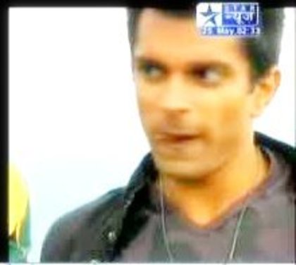 252363_193979887314716_188591124520259_524359_5232456_n - Karan Singh Grover -Perfect Couple