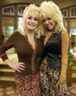 hannahtastic-hannah-montana-7061991-95-120 - poze noi miley-hannah