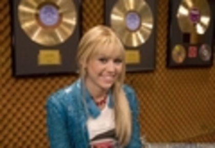 yaya-hannah-montana-7318459-120-83 - poze noi miley-hannah