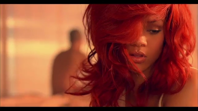 Rihanna_-_California_King_Bed_www.keepvid.com_.mp4_000098927