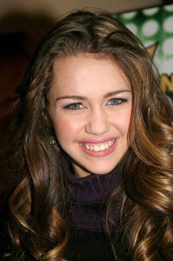 067~18 - 0-0 HANNAH MONTANA SOUNDTRACK SIGNING