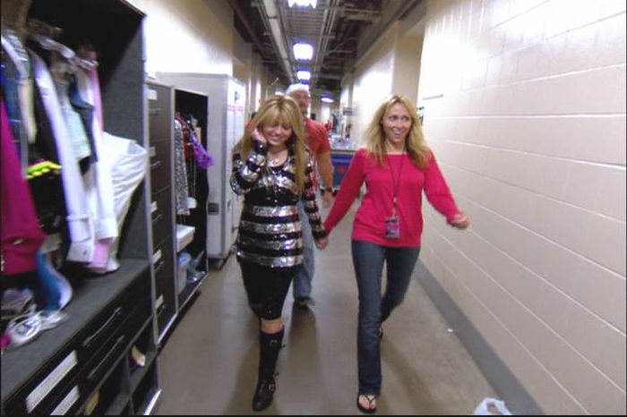 041 - 0-0  Hannah Montana- Miley Cyrus Best of Both Worlds Concert Tour DVD Screencaps