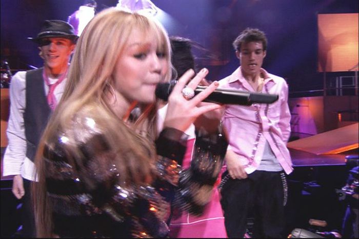 049 - 0-0  Hannah Montana- Miley Cyrus Best of Both Worlds Concert Tour DVD Screencaps