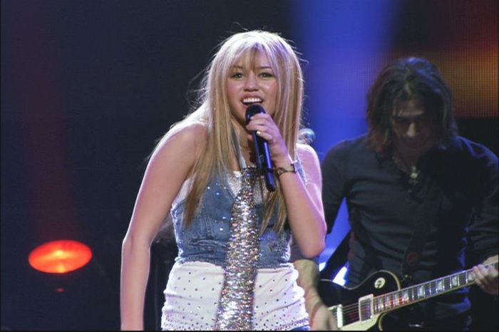 065 - 0-0  Hannah Montana- Miley Cyrus Best of Both Worlds Concert Tour DVD Screencaps