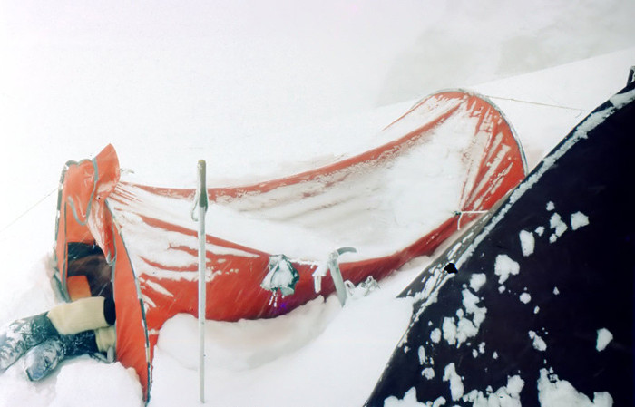 Korjenevskaia 6200m dupa furtuna - Pamir 1992