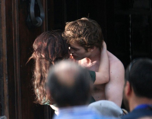 robert-pattinson-kristen-stewart-eclipse-520x410